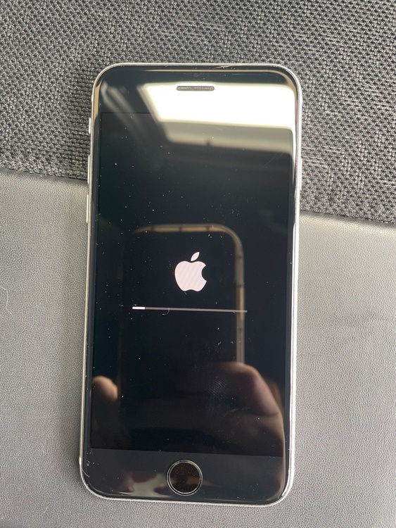 iPhone iPhone SE (第 2 世代) 64GB SIMフリー（スマホ）の商品画像 - 査定依頼日：2026年6月16日 - 最高査定価格：7,000円