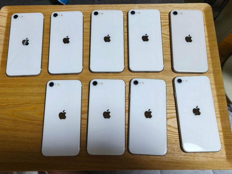 iPhone iPhone SE (第 2 世代) 64GB au（スマホ）の商品画像 - 査定依頼日：2026年7月19日 - 最高査定価格：50,100円