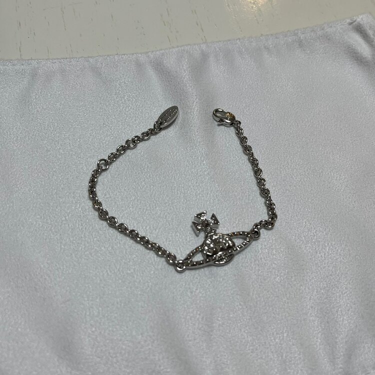 ヴィヴィアン ウエストウッド ブレスレット オーブ ラインストーン アクセサリー（古着・ファッション）の商品画像 - 査定依頼日：2025年3月7日 - 最高査定価格：5,000円