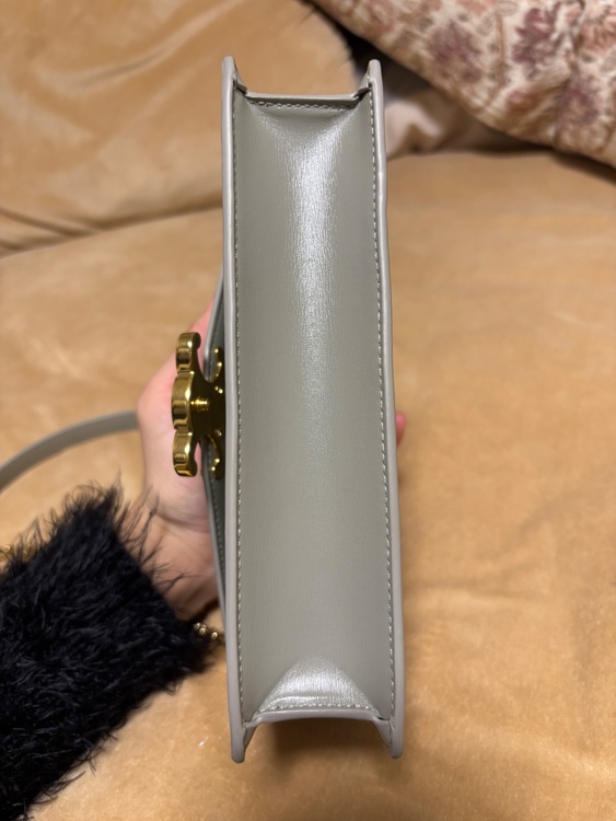 チェーンウォレット マーゴ / シャイニーカーフスキン（ブランドバッグ）の商品画像 - 査定依頼日：2026年1月24日 - 最高査定価格：175,000円