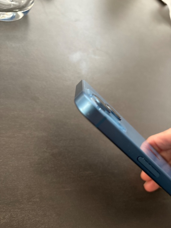 iPhone iPhone 13 128GB Softbank（スマホ）の商品画像 - 査定依頼日：2026年10月18日 - 最高査定価格：33,500円