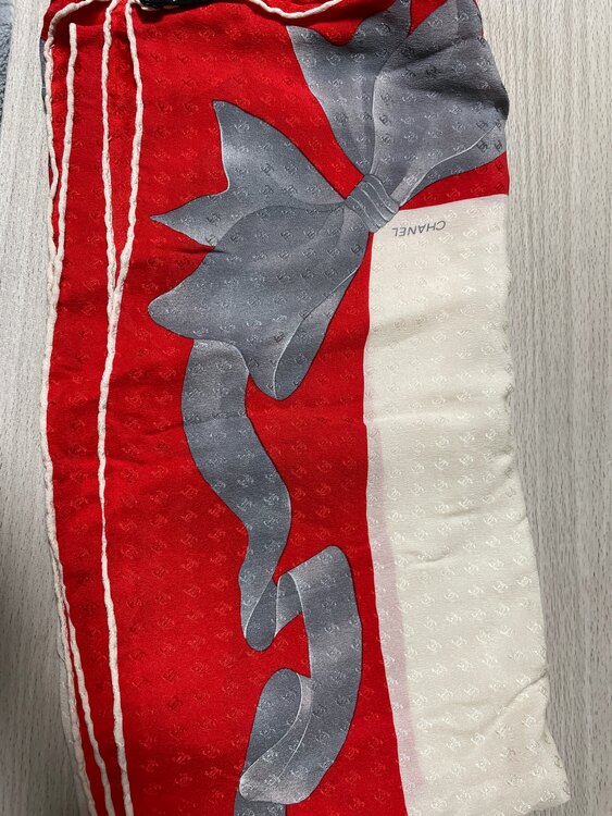 スカーフ（古着・ファッション）の商品画像 - 査定依頼日：2025年1月31日 - 最高査定価格：16,000円