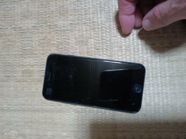 iPhone iPhone SE (第 3 世代) 64GB docomo（スマホ）の商品画像 - 査定依頼日：2026年9月18日 - 最高査定価格：7,000円