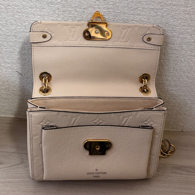 ヴァヴァンBB　モノグラム　アンプラント クレーム　M44553（ブランドバッグ）の商品画像 - 査定依頼日：2025年9月18日 - 最高査定価格：180,000円