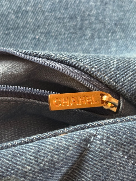 CHANEL シャネル マトラッセ デニム ブルー/マルチカラー ゴールド金具（ブランドバッグ）の商品画像 - 査定依頼日：2025年9月21日 - 最高査定価格：520,000円