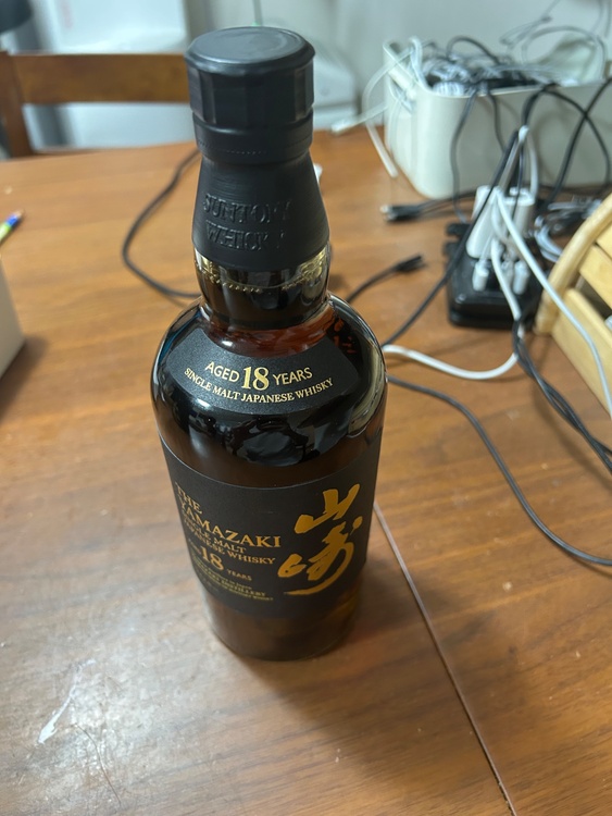 山崎18年　箱、ラベルスレあり。中国QRコードが綺麗に剥がれない。（お酒）の商品画像 - 査定依頼日：2026年9月8日 - 最高査定価格：50,000円