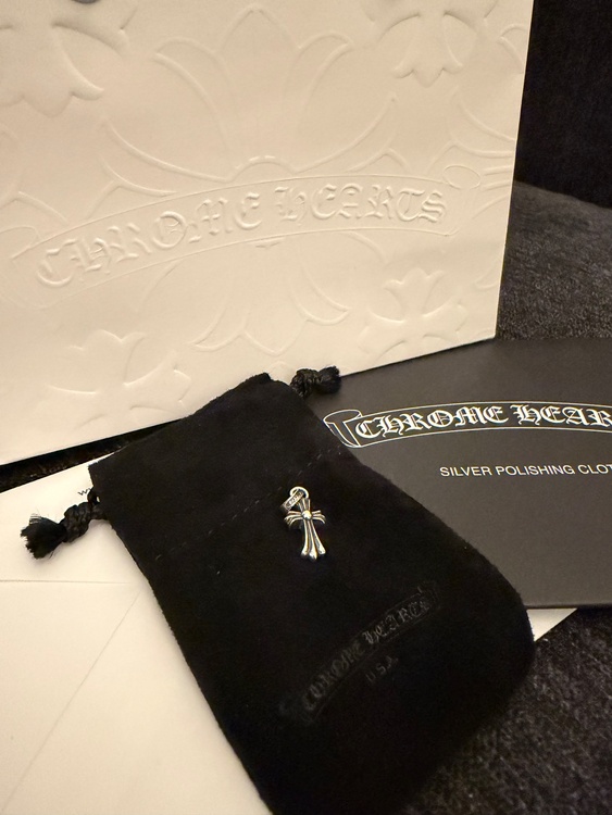 ベイビーファット　シルバーチャーム（古着・ファッション）の商品画像 - 査定依頼日：2026年1月6日 - 最高査定価格：130,000円