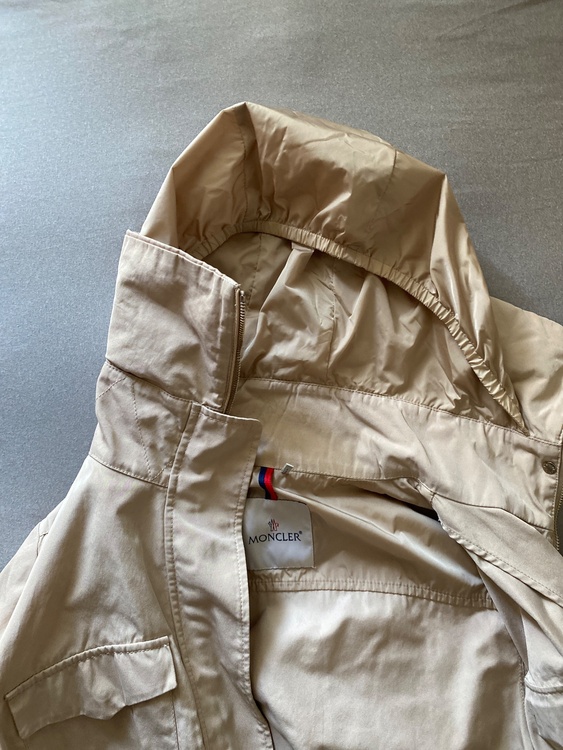 MONCLER「ECLAIR（エクレア）」ナイロンジャケッ（古着・ファッション）の商品画像 - 査定依頼日：2026年8月18日 - 最高査定価格：1,500円