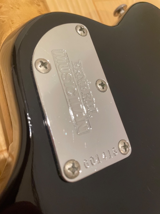 ernie ball music man（ピアノ・楽器・PA機材）の商品画像 - 査定依頼日：2026年6月2日 - 最高査定価格：70,000円