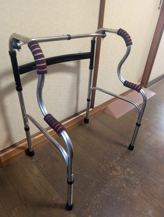 アルミ歩行器ミニタイプ（介護用品）の商品画像 - 査定依頼日：2025年10月6日 - 最高査定価格：2,000円