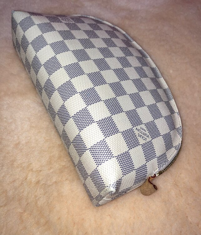 ダミエアズール　コスメティックポーチ（ブランド財布・小物）の商品画像 - 査定依頼日：2024年11月18日 - 最高査定価格：26,000円