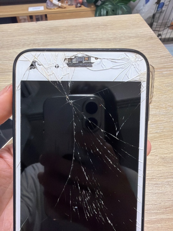 iPhone8 plus（スマホ）の商品画像 - 査定依頼日：2026年7月1日 - 最高査定価格：3,500円
