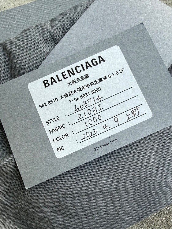BALENCIAGAフラグメントケース（古着・ファッション）の商品画像 - 査定依頼日：2026年5月15日 - 最高査定価格：8,000円