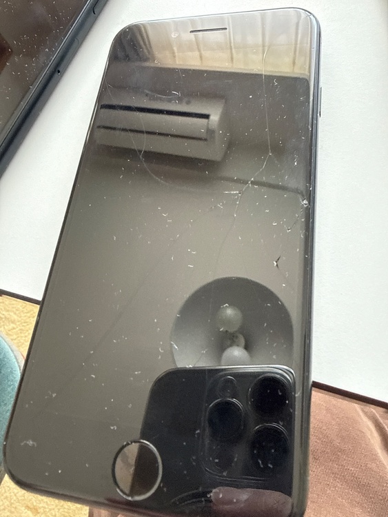 iPhone se（スマホ）の商品画像 - 査定依頼日：2026年3月21日 - 最高査定価格：15,000円