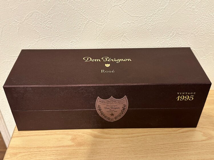 ドンペリニョン　ロゼ　1995（お酒）の商品画像 - 査定依頼日：2025年4月6日 - 最高査定価格：32,000円