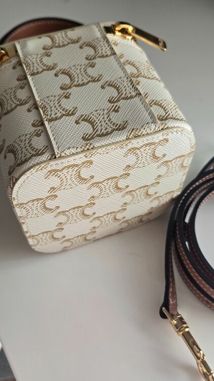 セリーヌ  （ブランドバッグ）の商品画像 - 査定依頼日：2025年10月28日 - 最高査定価格：100,000円