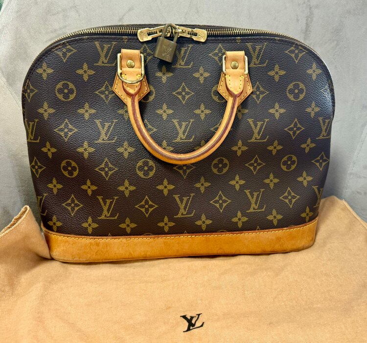 ルイヴィトン アルマ （ブランドバッグ）の商品画像 - 査定依頼日：2025年3月31日 - 最高査定価格：30,000円