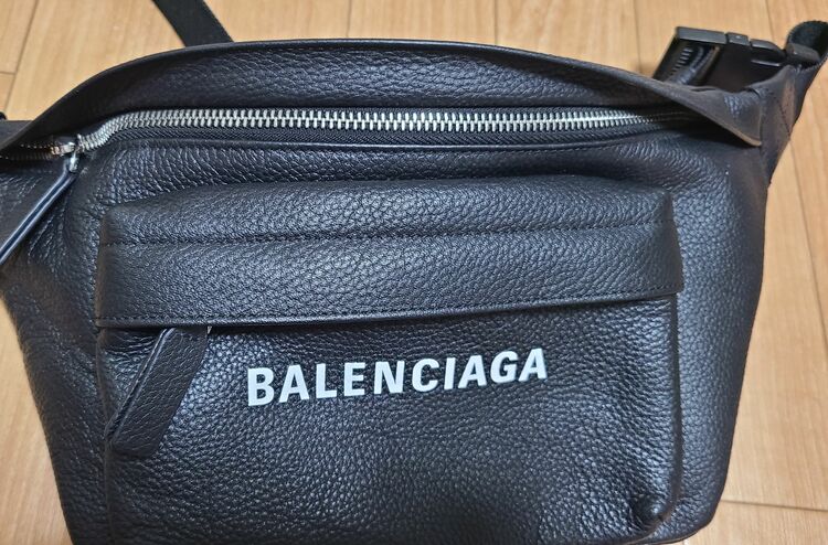 バレンシアガ  （ブランドバッグ）の商品画像 - 査定依頼日：2025年10月19日 - 最高査定価格：65,000円