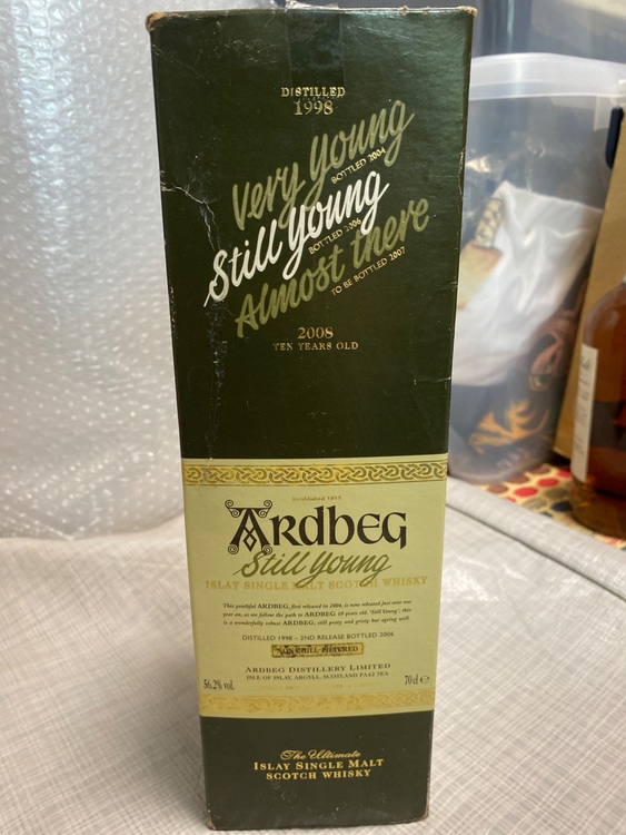 アードベック　stillYOUNG（お酒）の商品画像 - 査定依頼日：2025年6月25日 - 最高査定価格：40,000円