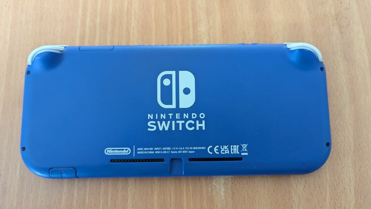 任天堂 Switch lite　ブルー（ゲーム機本体・ゲームソフト）の商品画像 - 査定依頼日：2025年6月7日 - 最高査定価格：7,000円