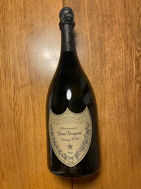 ドンペリニヨン2010（お酒）の商品画像 - 査定依頼日：2023年12月4日 - 最高査定価格：16,000円