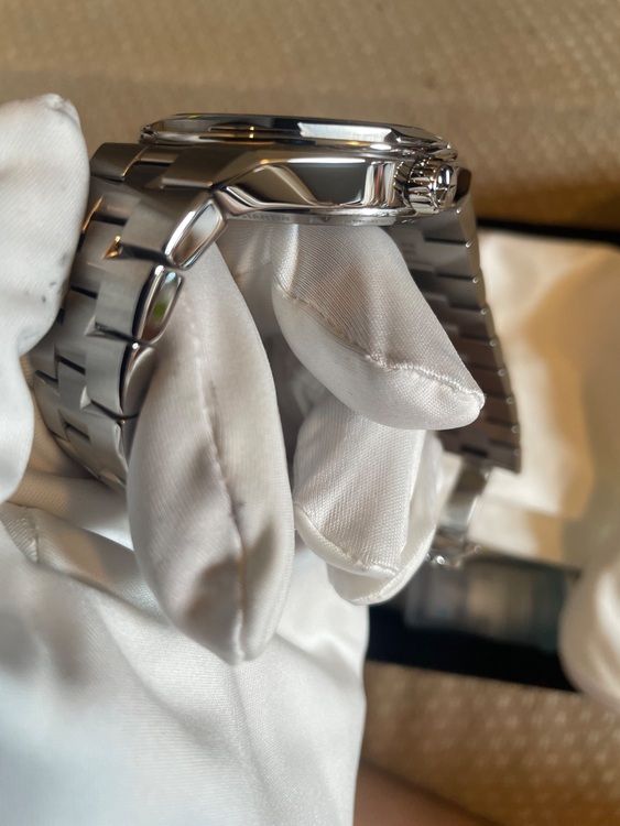 ヴァシュロン コンスタンタン オーヴァーシーズ 4500V/110A-b12（高級時計）の商品画像 - 査定依頼日：2025年9月19日 - 最高査定価格：3,350,000円