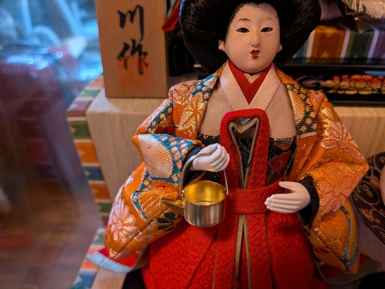 雛人形5人官女（美術品・骨董品）の商品画像 - 査定依頼日：2026年8月2日 - 最高査定価格：100,000円