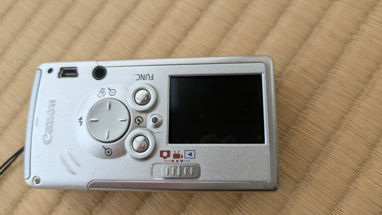 デジカメ（カメラ）の商品画像 - 査定依頼日：2025年10月31日 - 最高査定価格：3,000円