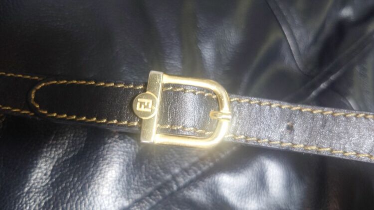 フェンディ  （ブランドバッグ）の商品画像 - 査定依頼日：2025年6月2日 - 最高査定価格：5,000円