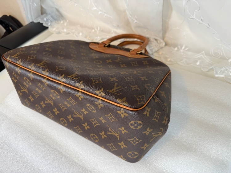 ルイヴィトンモノグラムドーヴィル（ブランドバッグ）の商品画像 - 査定依頼日：2026年4月14日 - 最高査定価格：100,000円