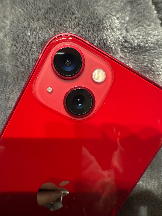 iPhone13,Red,128GB（スマホ）の商品画像 - 査定依頼日：2025年11月2日 - 最高査定価格：43,000円