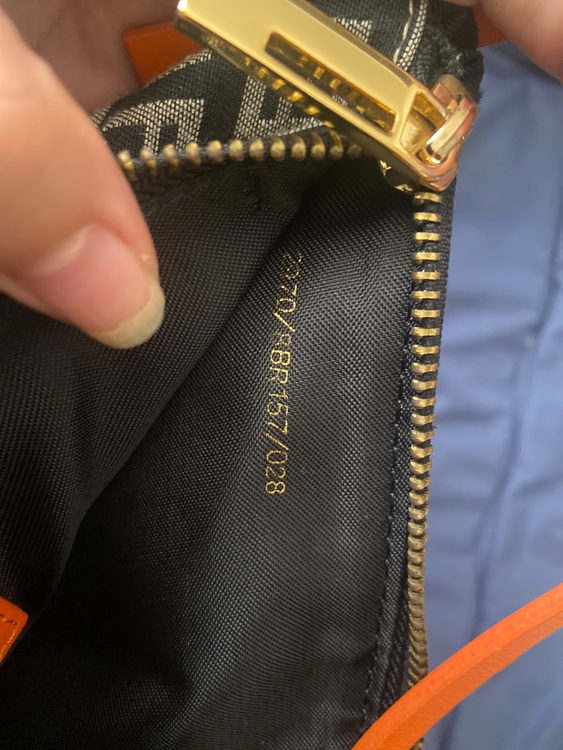 フェンディ  （ブランドバッグ）の商品画像 - 査定依頼日：2025年10月2日 - 最高査定価格：35,000円