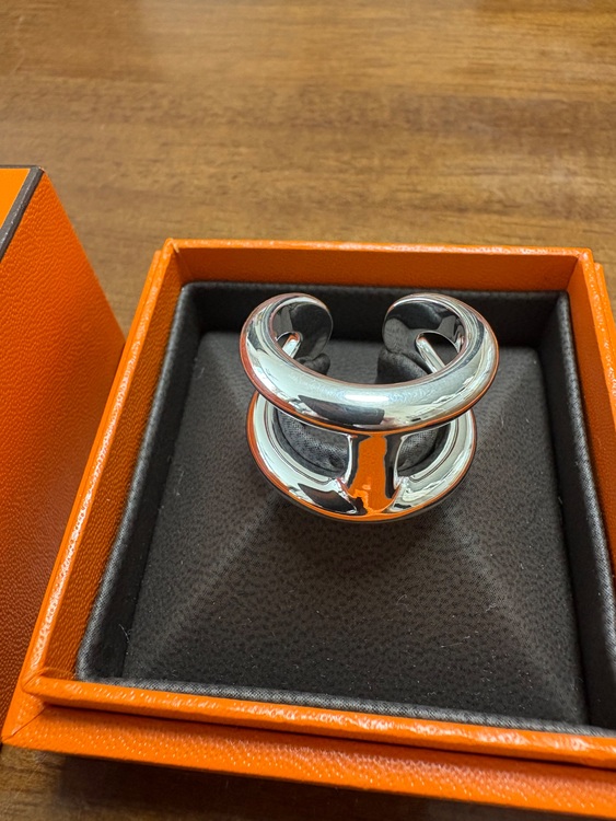 エルメス　オスモズ　GM  55サイズ（金・貴金属）の商品画像 - 査定依頼日：2025年10月2日 - 最高査定価格：105,000円