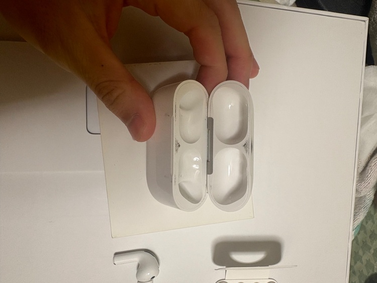 AirPods Pro3（オーディオ・スピーカー）の商品画像 - 査定依頼日：2026年8月10日 - 最高査定価格：13,100円