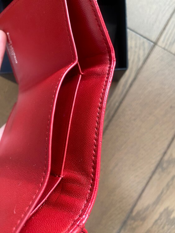 サンローラン　三つ折り財布（ブランド財布・小物）の商品画像 - 査定依頼日：2025年2月2日 - 最高査定価格：13,000円