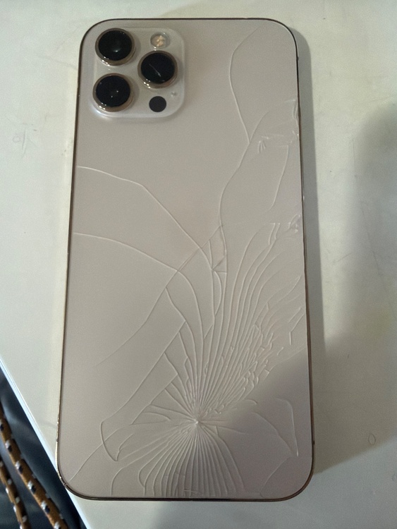 iPhone 12 Pro Max 256GB docomo（スマホ）の商品画像 - 査定依頼日：2026年3月24日 - 最高査定価格：30,000円