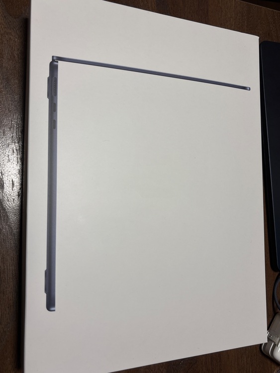 MacBook Air M2 2022  8GB 256GB（PC・タブレット）の商品画像 - 査定依頼日：2025年9月14日 - 最高査定価格：100,000円