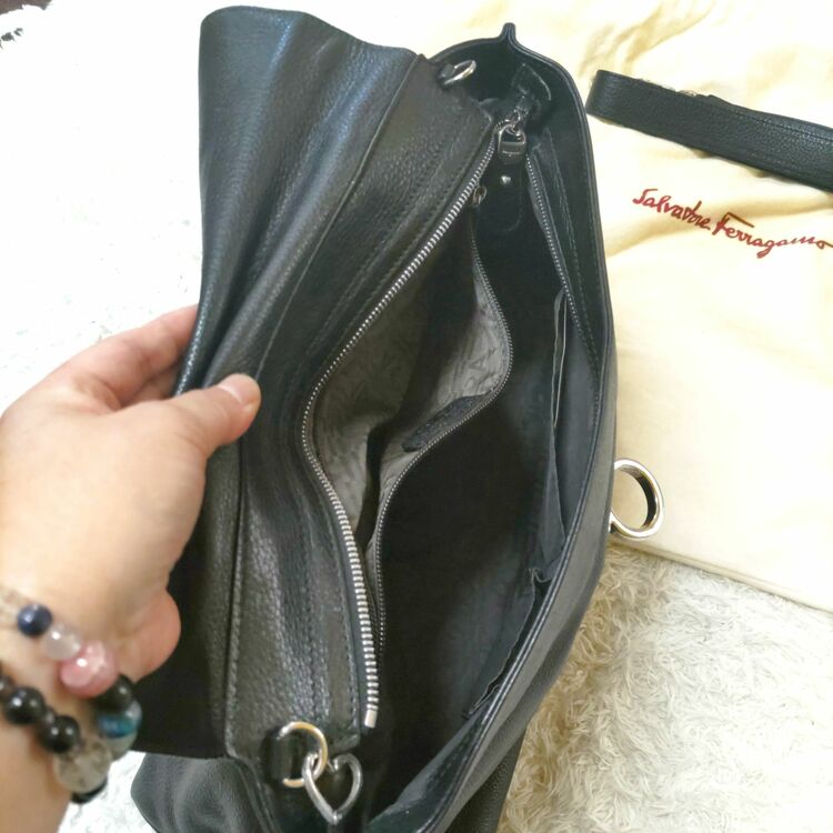 2wayショルダーバック（ブランドバッグ）の商品画像 - 査定依頼日：2025年6月22日 - 最高査定価格：17,000円