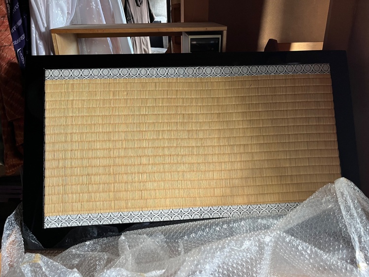 高麗縁のような畳表を額装したもの（美術品・骨董品）の商品画像 - 査定依頼日：2026年9月22日 - 最高査定価格：100,000円