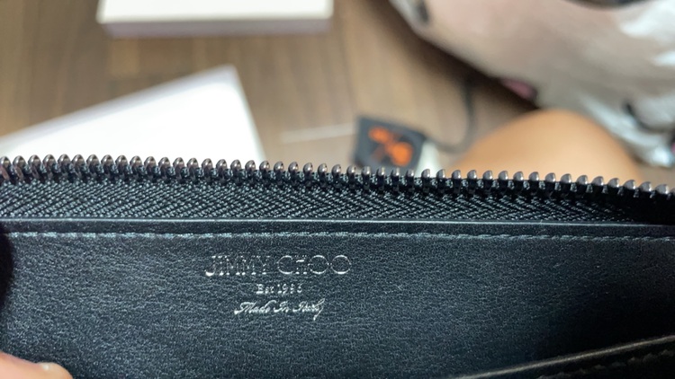 JIMMY CHOO CARNABY（ブランド財布・小物）の商品画像 - 査定依頼日：2025年7月30日 - 最高査定価格：2,000円