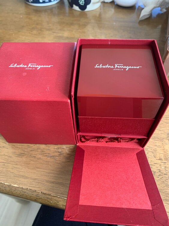 フェラガモ（金・貴金属）の商品画像 - 査定依頼日：2025年1月22日 - 最高査定価格：40,000円