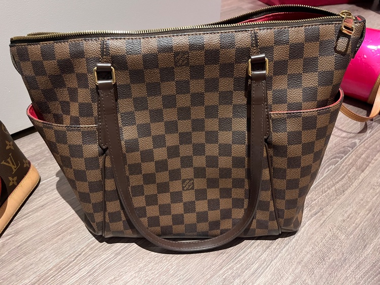 トータリー（ブランドバッグ）の商品画像 - 査定依頼日：2026年3月2日 - 最高査定価格：115,000円