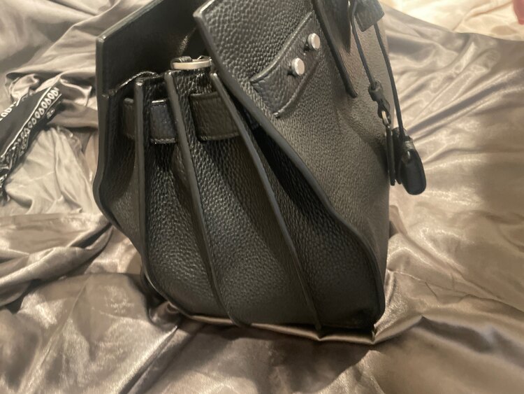 イブサンローラン  （ブランドバッグ）の商品画像 - 査定依頼日：2025年2月2日 - 最高査定価格：200,000円