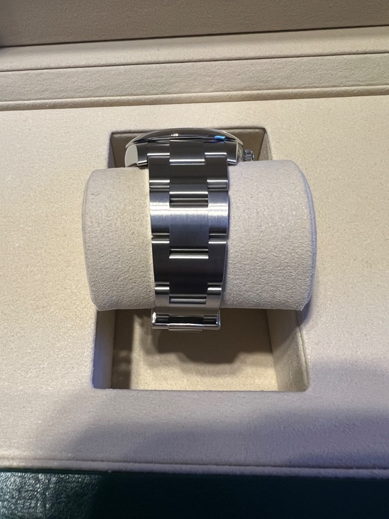 ロレックス パーペチュアル 124200 べーしん（高級時計）の商品画像 - 査定依頼日：2026年1月26日 - 最高査定価格：1,450,000円