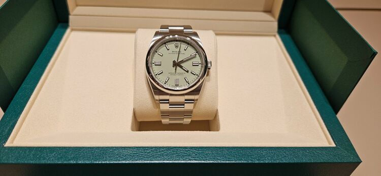 ロレックス パーペチュアル 126000（高級時計）の商品画像 - 査定依頼日：2025年10月9日 - 最高査定価格：1,600,000円