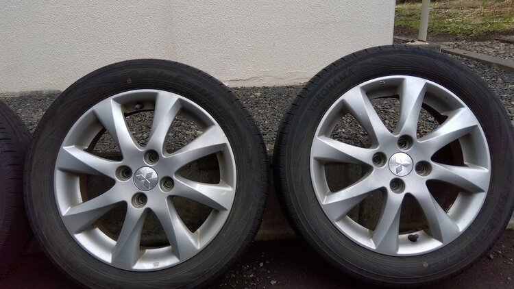 アルミホイール付き夏タイヤ（カー用品）の商品画像 - 査定依頼日：2026年4月12日 - 最高査定価格：5,000円