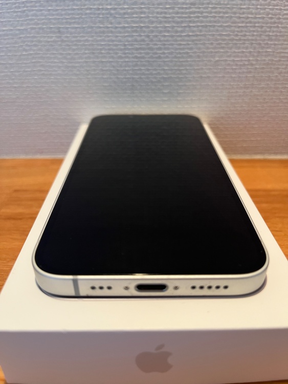 iPhone 16e 256GB SIMフリー（スマホ）の商品画像 - 査定依頼日：2026年3月28日 - 最高査定価格：71,000円