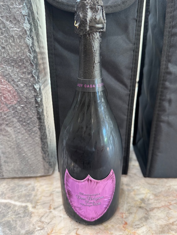 レディガガ　ピンクドンペリ（お酒）の商品画像 - 査定依頼日：2025年7月7日 - 最高査定価格：35,000円