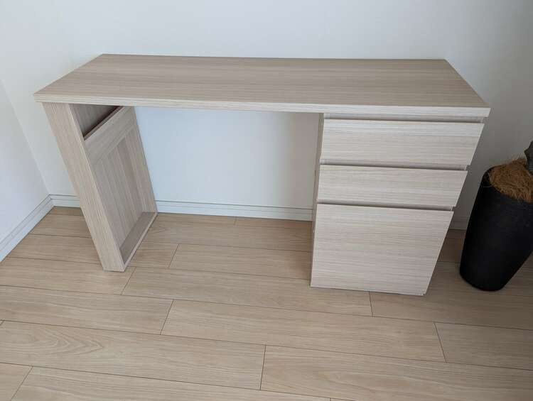 ダイニングテーブル、椅子４、袖机（家具・寝具）の商品画像 - 査定依頼日：2025年3月30日 - 最高査定価格：5,000円