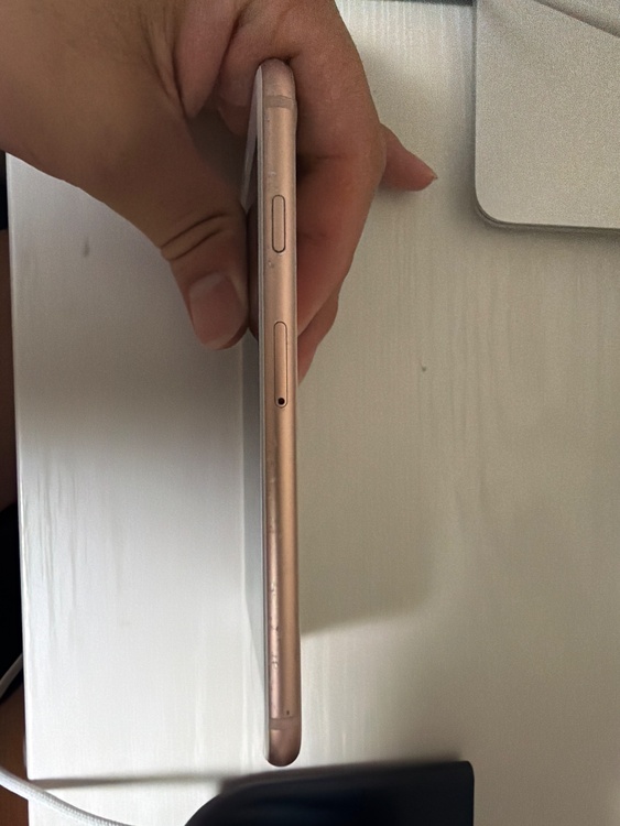 iPhone iPhone8 64GB SIMフリー（スマホ）の商品画像 - 査定依頼日：2026年9月16日 - 最高査定価格：1,000円